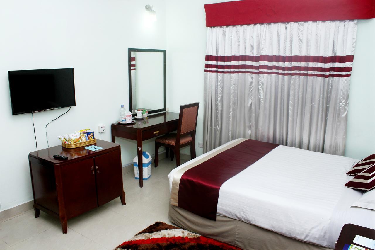 Meridian Hotel & Restaurant Dakhin Kattali المظهر الخارجي الصورة